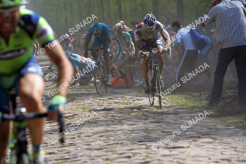 Crash at Arenberg002p.jpg